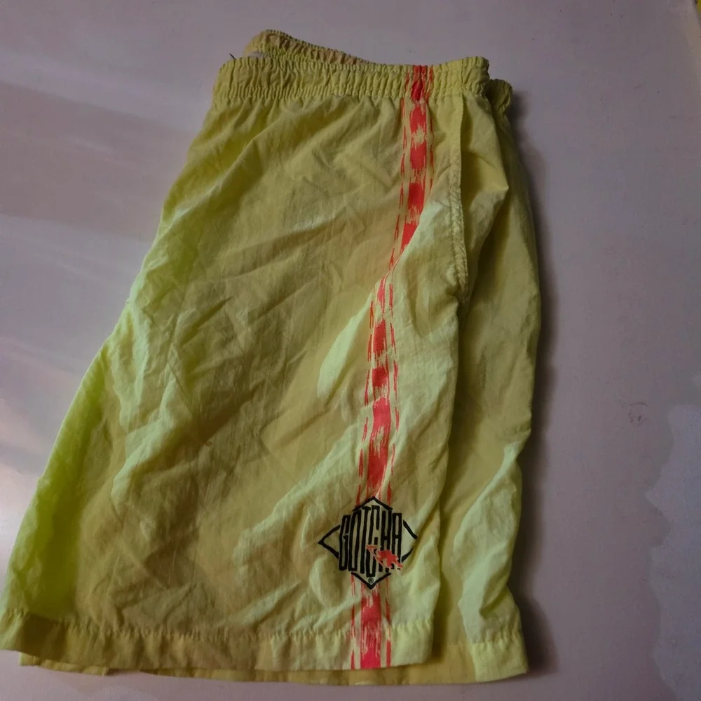 Vintage Gotcha Mens Neon Yellow Surf Swim Trunks Shorts Size 32 Graphic Logo